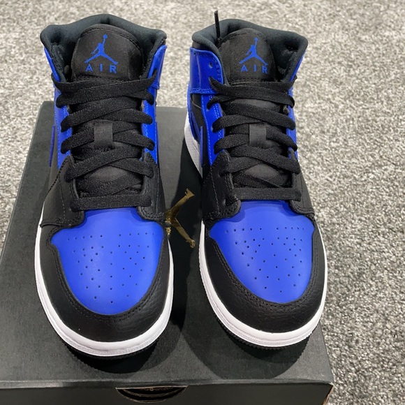 Air Jordan 1 Mid GS - Picture 3 of 4